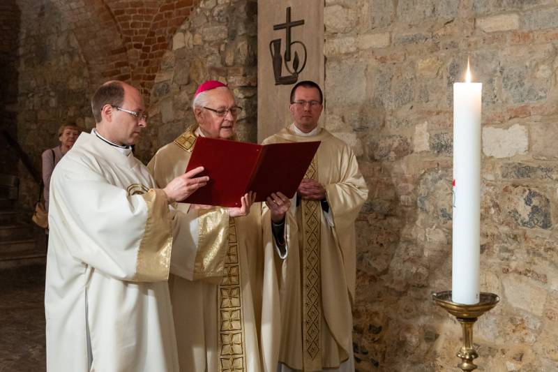 2024_04_12_elhunyt puspokok_37.jpg